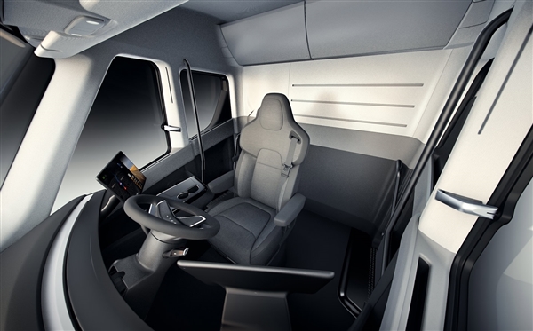 特斯拉计划于2020年生产电动卡车Semi：续航提升至966km