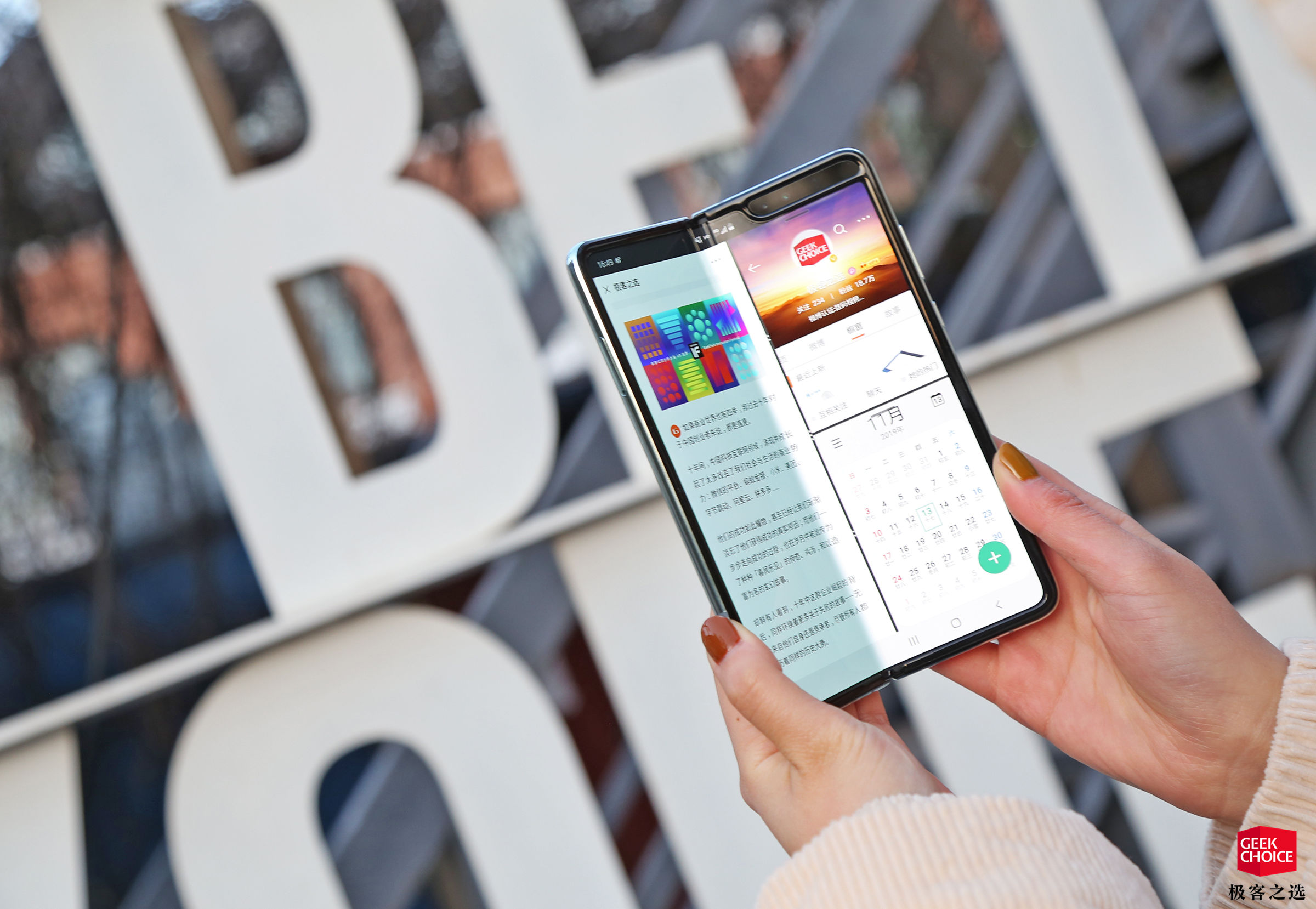 三星Galaxy Fold体验：是手机也是“平板”，目前最酷的手机之一