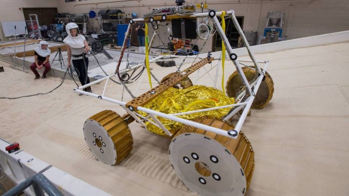 NASA测试VIPER月球探测器：为未来水冰寻找任务作准备