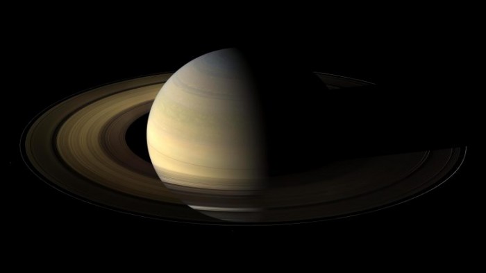 地球“使者”近距离拍摄土星的春天