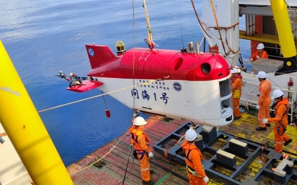 我国首台！“问海1号”自主遥控水下机器人正式交付：能下6000米深海