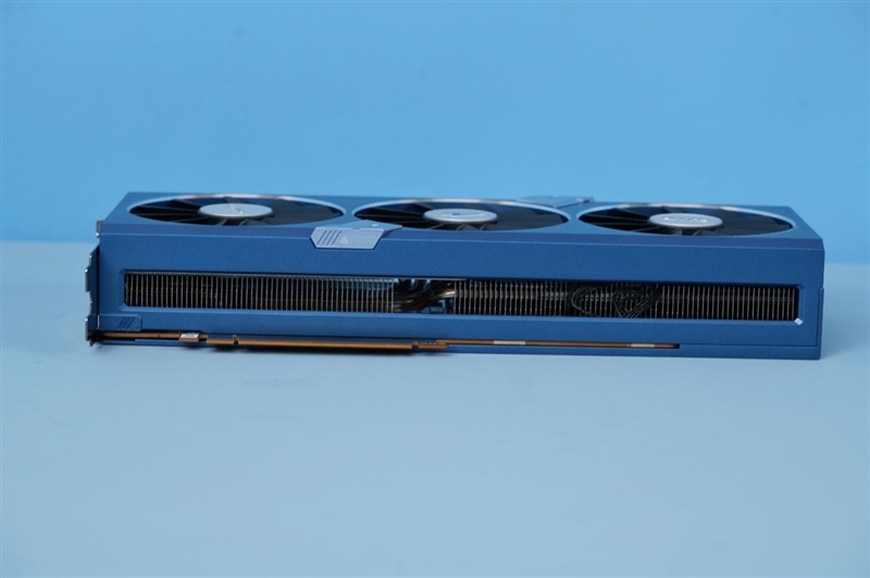 最强非公！蓝戟Intel Arc A770 Flux OC显卡评测：2K分辨率比RTX 3060快9%