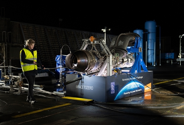 世界航空界首次 劳斯莱斯成功测试氢动力喷气发动机