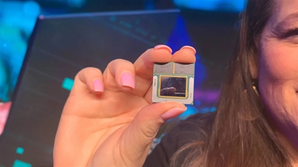 自带32GB内存！Intel首秀未来酷睿Ultra：超低功耗仅仅8W