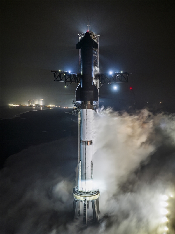 人类最强火箭！马斯克称SpaceX“星舰”重型火箭很快第三次试飞