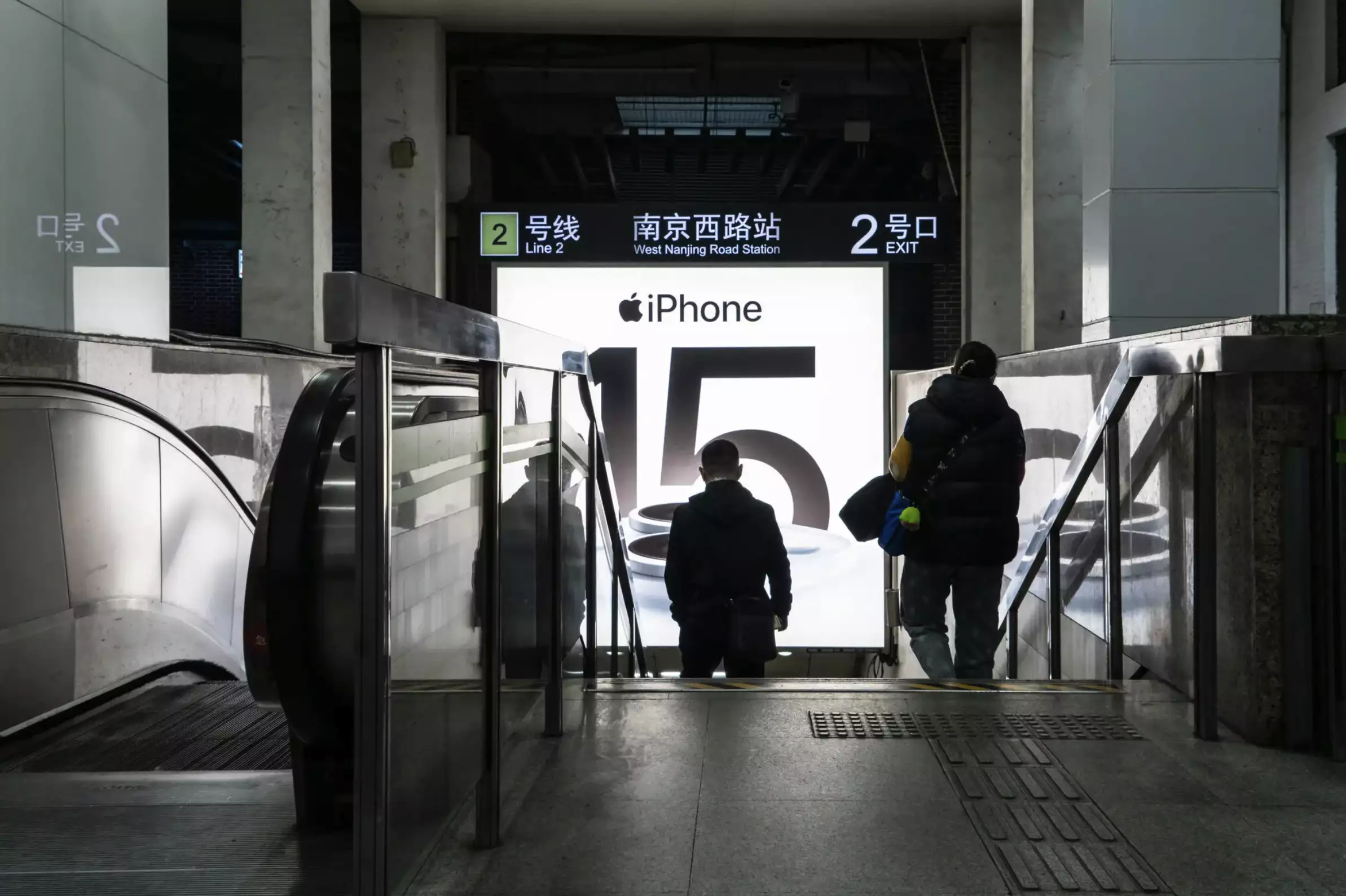 美媒：中国人对苹果手机失去兴趣了？“外星人”陈山儿子长大了！圆脸大眼睛翘鼻子，网友：一点不像父亲