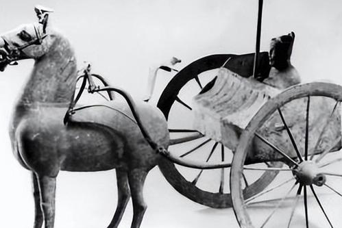 古代的马车轮子为什么那么大（古代马车为什么没有四个轮子？历史又是什么样的？）