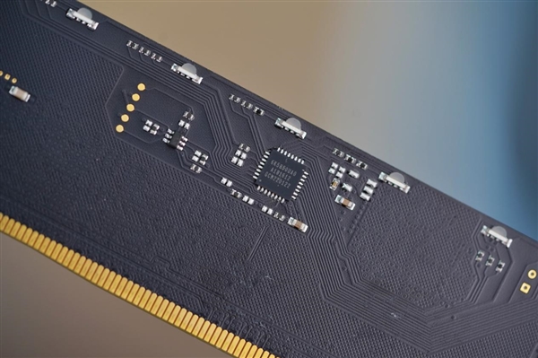 新一代超频利器 雷克沙ARES RGB DDR5 8000内存图赏