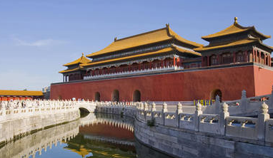 北京故宫的正门叫什么？有哪些用途？（不要告诉别人）