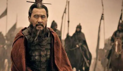 曹操与其他的诸侯不同，他如何打破常规来收买人心？（奔走相告）