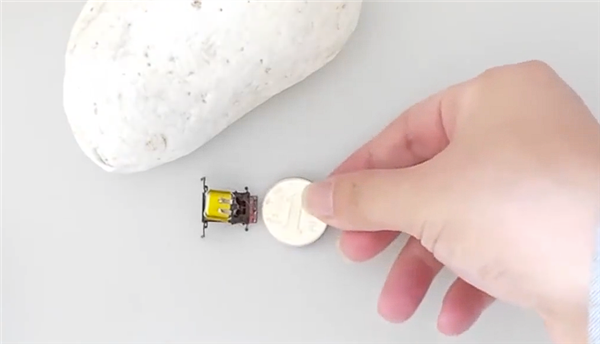 科研人员模仿蟑螂造了款机器人：每秒能跑45厘米