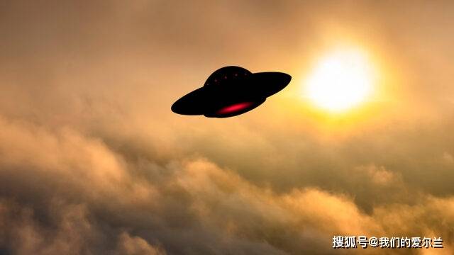 昨天凌晨，爱尔兰飞行员目击疑似UFO，幽默对话引爆网络 