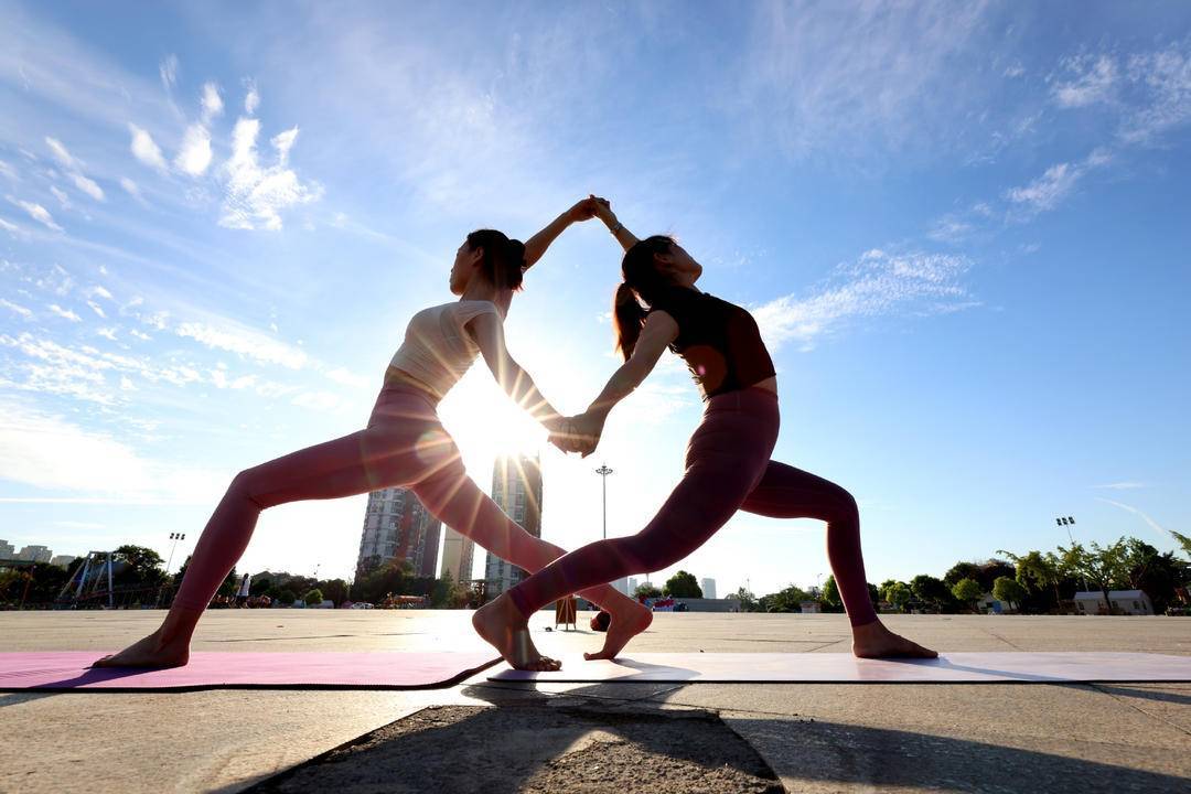 全民瑜伽运动会探秘：瑜伽-健康与平衡的练习之旅 