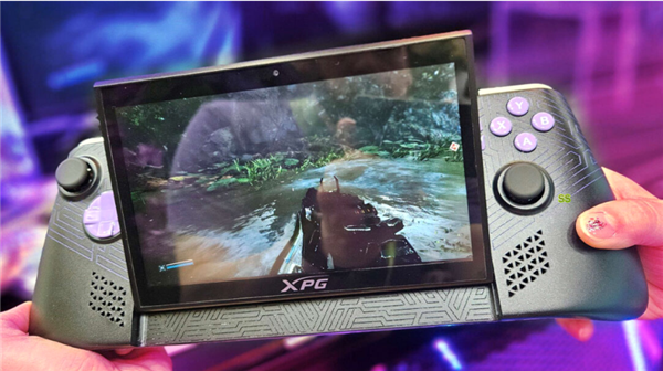 威刚展示全新XPG NIA游戏掌机：可随意调节屏幕角度