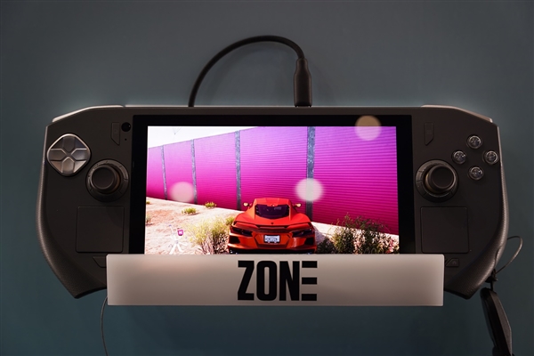 索泰首款掌机ZONE惊艳问世！独一无二的OLED震撼大屏