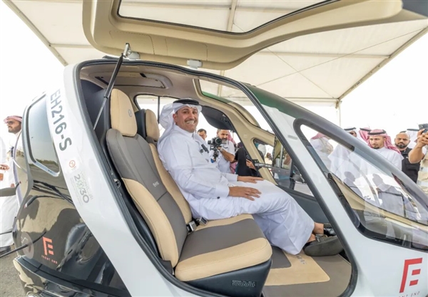 纯电空中出租车！亿航智能EH216-S无人驾驶eVTOL完成沙特首飞