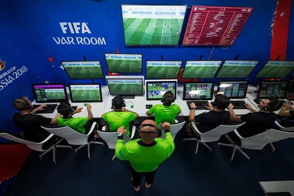 全中国熬夜看欧洲杯的球迷 都被这个东西硬控了2分钟