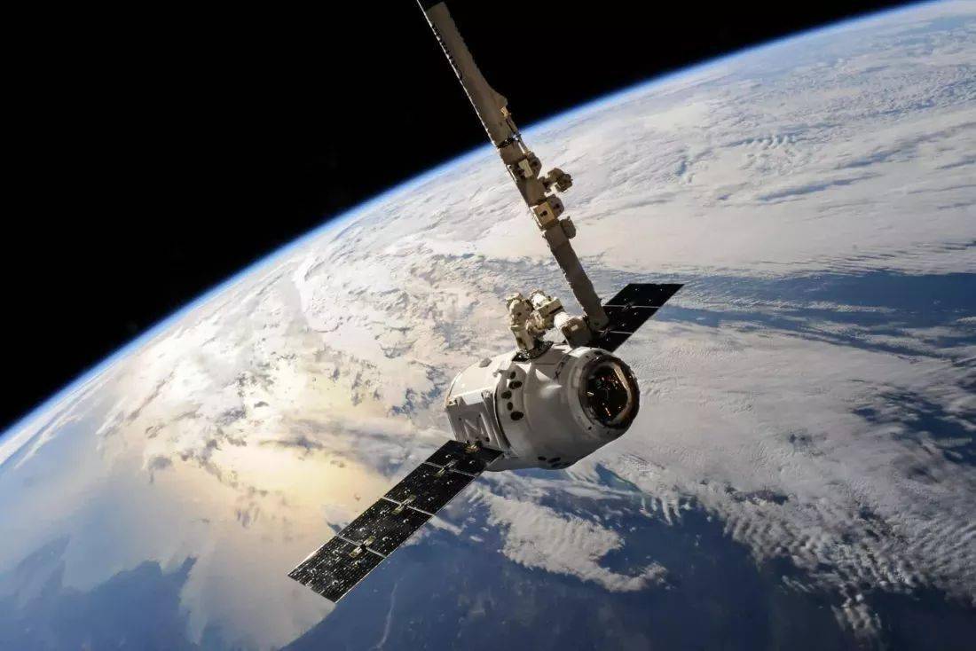 卫星已成“臭氧层杀手”，重返地球时每年产生 360 公吨氧化铝 