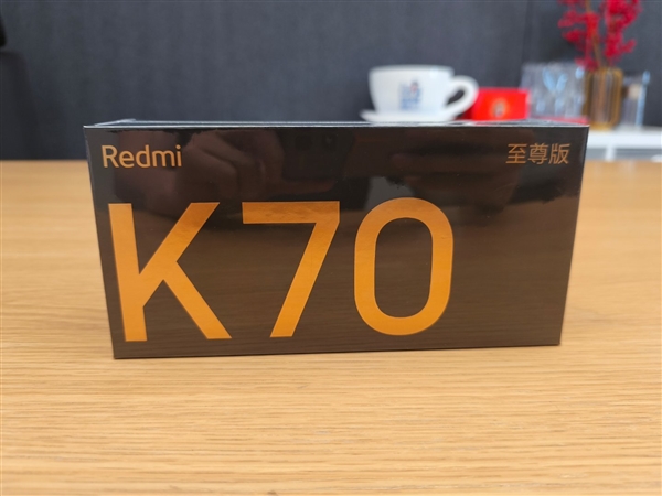 红米最强性能！王腾首晒Redmi K70至尊版真机包装