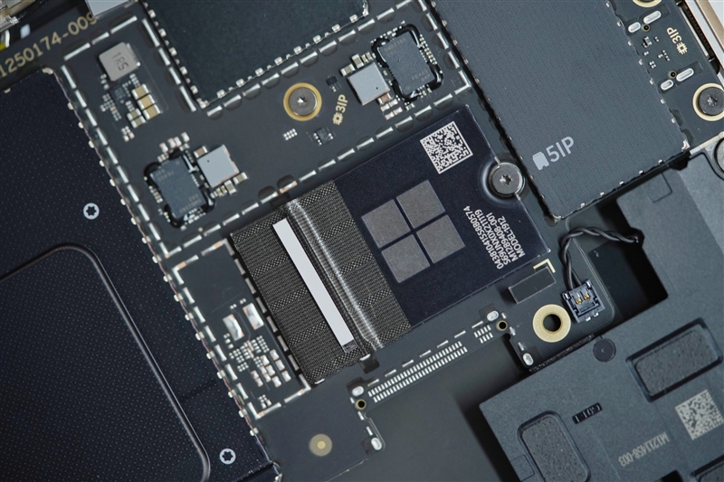 22小时续航！微软Surface Laptop 第7版评测：骁龙X Elite性能胜过同功耗的x86处理器