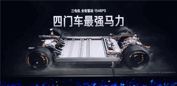 小米SU7 Ultra原型车全球首发！全碳设计 1548匹四门最强马力