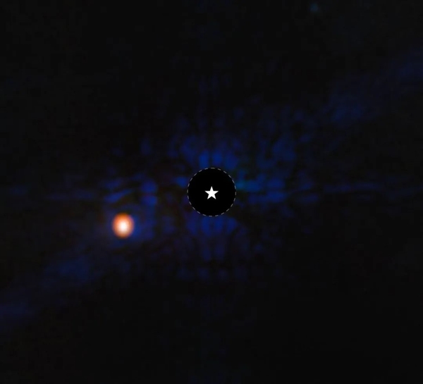 韦布望远镜首次直接拍到系外行星！还是个“三体”星系