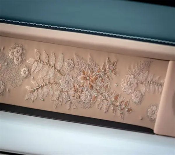 全球仅1台！劳斯莱斯幻影定制版登场：这才是顶奢教科书