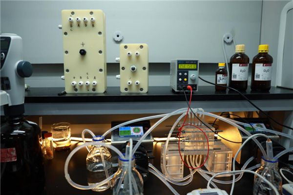 中国科学家成功低成本制备氘代酸碱 比黄金还昂贵