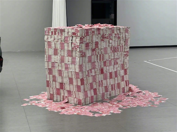 一个亿“现金”放你眼前啥样的 感受下