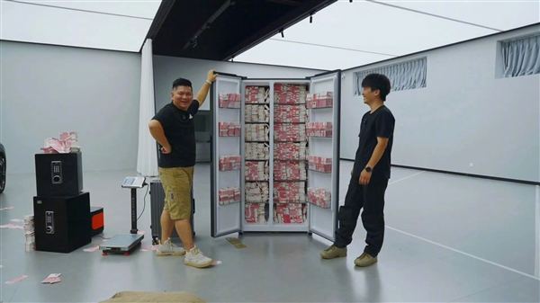 一个亿“现金”放你眼前啥样的 感受下