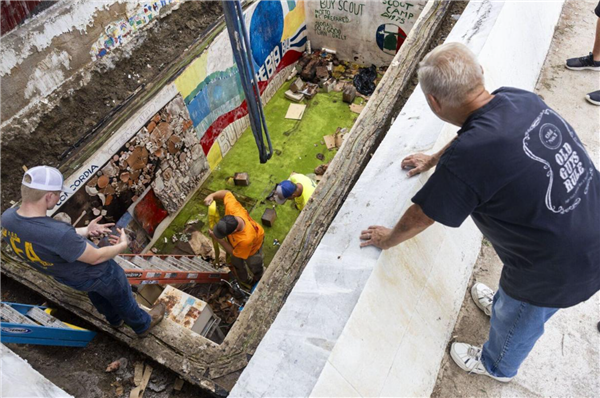 全球最大时间胶囊开箱：历经50年 雪佛兰Vega轿车仍崭新如初