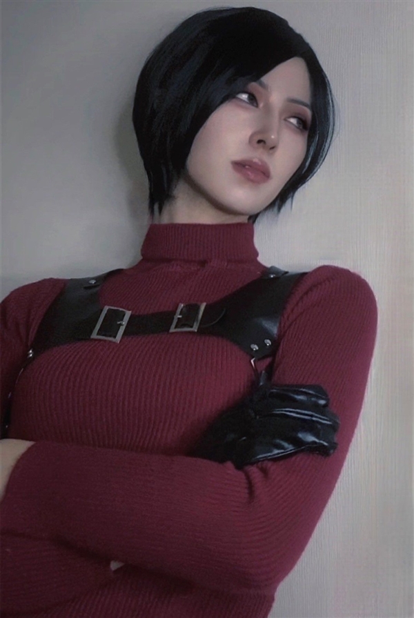 国外美女Cos《生化危机》艾达王 气质身材俱佳