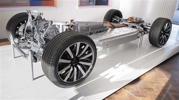 思路对了！纯电路虎揽胜实车公布：和燃油版看不出什么区别