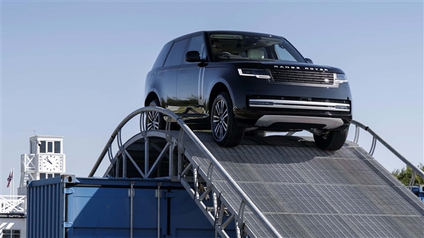 思路对了！纯电路虎揽胜实车公布：和燃油版看不出什么区别