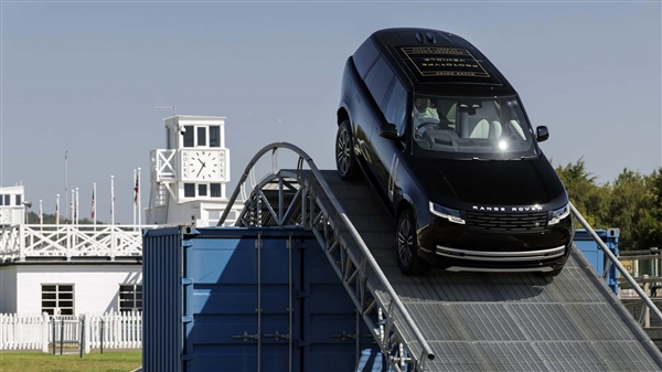 思路对了！纯电路虎揽胜实车公布：和燃油版看不出什么区别