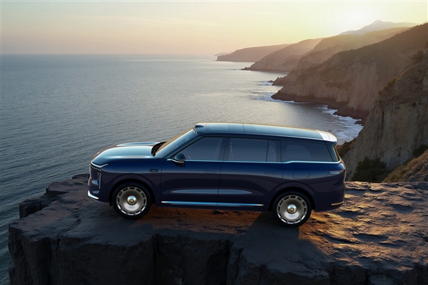 国产9字辈大SUV+1!上汽智己LS9官图发布:凯雷德即视感