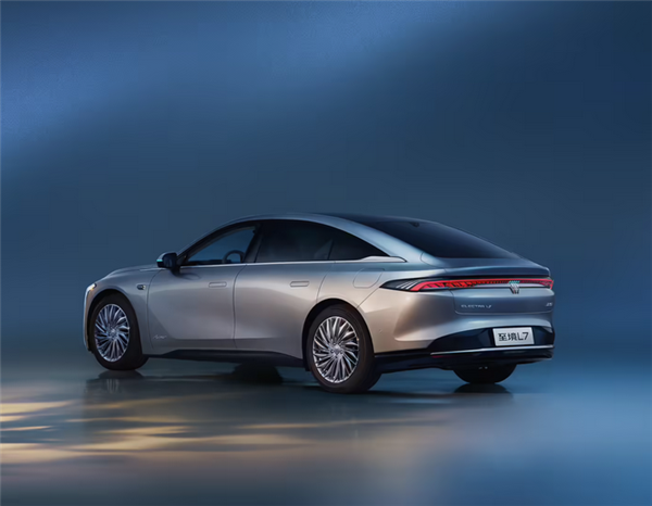 别克至境品牌首车至境L7外观发布：定位30万级豪华增程轿车