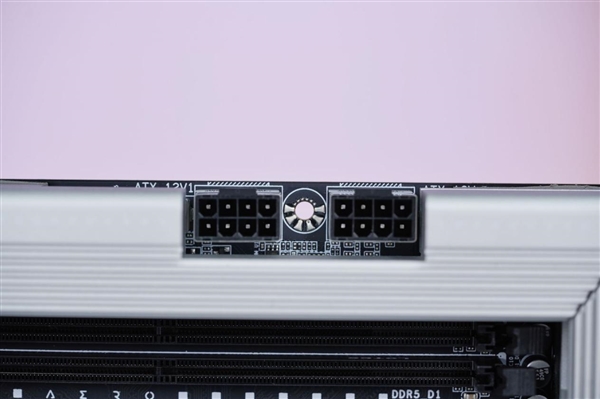 最强桌面CPU座驾!技嘉TRX50 AERO D主板图赏