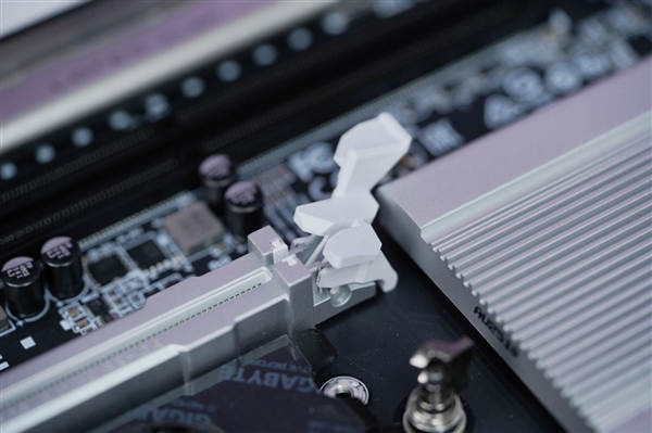 最强桌面CPU座驾!技嘉TRX50 AERO D主板图赏