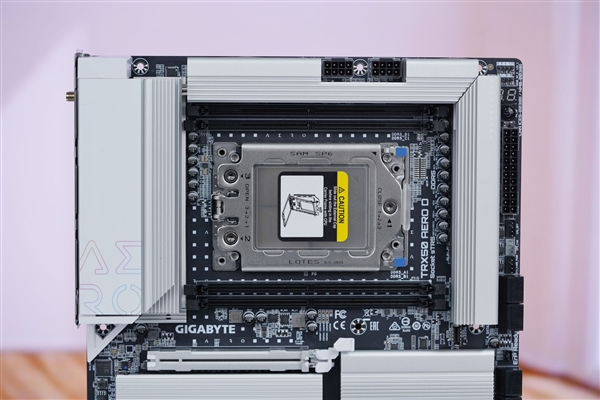 最强桌面CPU座驾!技嘉TRX50 AERO D主板图赏