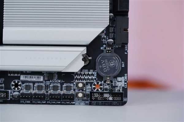 最强桌面CPU座驾!技嘉TRX50 AERO D主板图赏