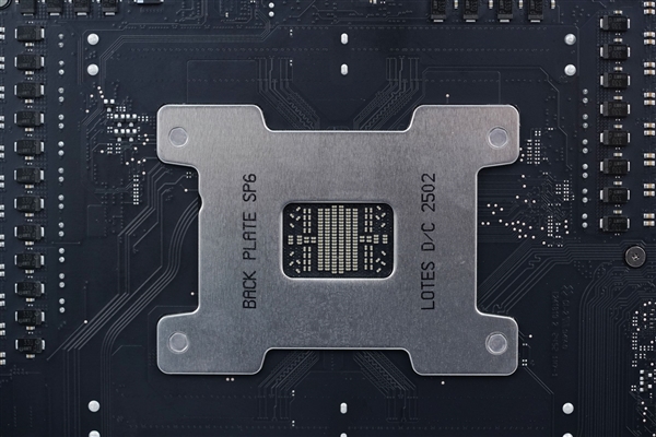 最强桌面CPU座驾!技嘉TRX50 AERO D主板图赏