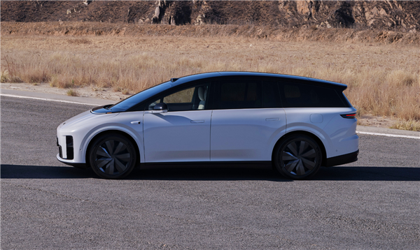 理想首款纯电SUV来了!理想i8正式上市:32.18万元起