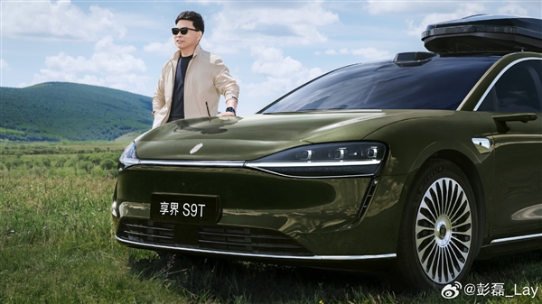 余承东亲当车模 享界S9T绿野仙踪实车曝光：带顶箱确实帅
