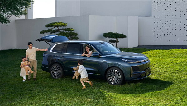 5米2全尺寸SUV杀入20万内！吉利银河M9预售：19.38万元起