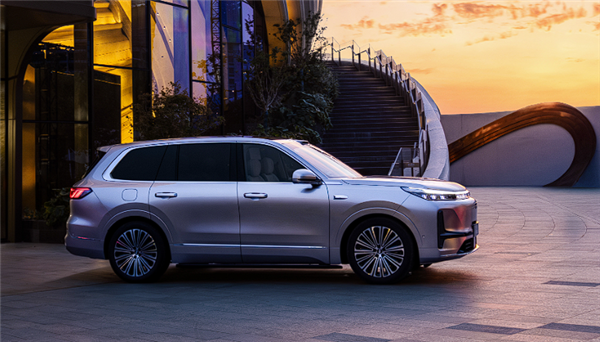 5米2全尺寸SUV杀入20万内！吉利银河M9预售：19.38万元起