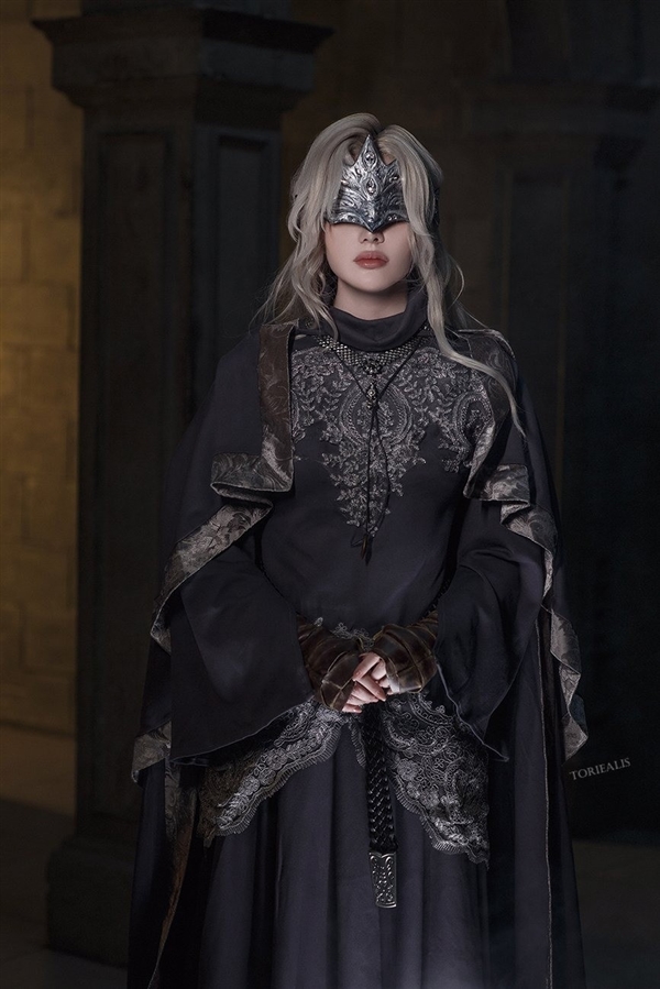 国外美女Cos《巫师3》希里美图 烈焰红唇性感热辣