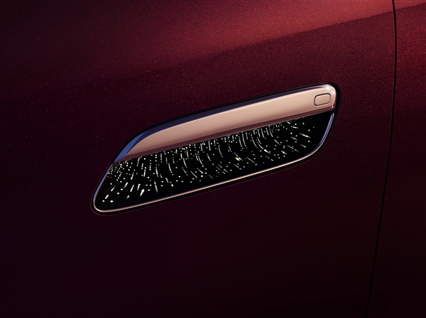 又一“国产劳斯莱斯” 岚图旗舰SUV官宣：配华为四激光雷达智驾