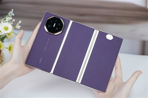 全球第2款三折叠!华为Mate XTs非凡大师图赏