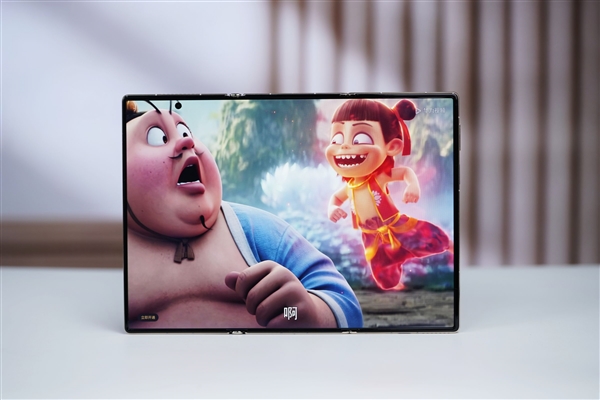 全球第2款三折叠!华为Mate XTs非凡大师图赏